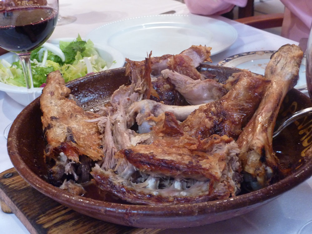 Gastronomía castellana en el Fogón del Salvador de Soria. Lechazo al horno