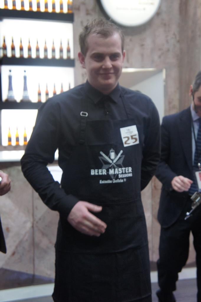 Sebastián Greenhalgh, uno de los finalistas del concurso de tiraje de cerveza
